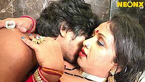 Hei, katso tämä kurvikas intialainen bhabhi märkällä pillulla saatetaan paukutettua!