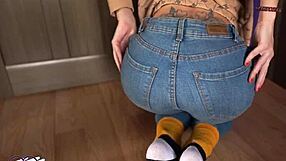 Tattooed Babe Fingering And Shaking Juicy Ass