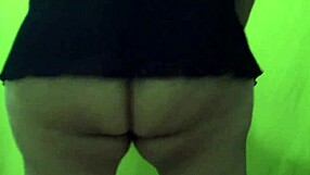 Mature With Big Butt Dancing Without Underwear