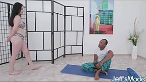 Angel Princess's plump pussy creampied by bbc