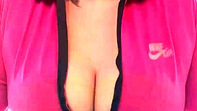 eu na academia da minha quebrada treinando louca de tes�o que at� suava pela buceta e escorria nos meus peitos