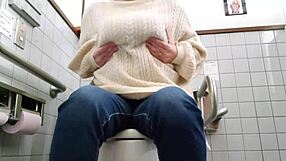 Married woman's steamy solo session in the bathroom