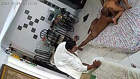 Corno Filma Esposa Sendo Esfolada Por Vários Machos E Por Todos Os Buracos