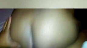 preta sentando com o rabo em massagem sensual