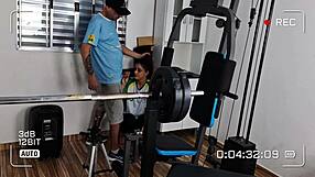 Funcionários transam no depósito—crossdressing fun at work exposed