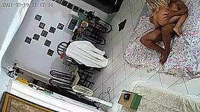 Corno Filma Esposa Sendo Esfolada Por Vários Machos E Por Todos Os Buracos