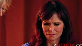 Milf blonde dee williams facesitted by brunette syren de mer