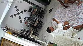 Corno Filma Esposa Sendo Esfolada Por Vários Machos E Por Todos Os Buracos