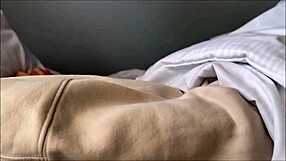 Sjukdag blir vild med styrsyster Sophie Tyler i sängen!