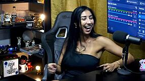 Ruan sees Renatinha Mello without panties