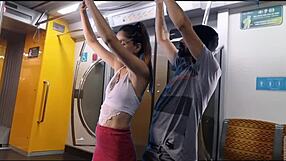 Novinha pipăită și futută în tren public