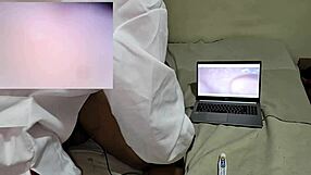 vamos brincar de médico ginecologista usando câmera dentro da buceta da paciente