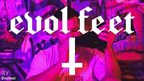 Η παχιά μου γκόμενα δίνει τρελό ποδοπαίδι με το υγρό μουνί