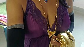 Delivery boy fucks hot bhabhi passionately