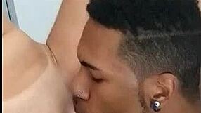 joao o safado ganhou boquete da pernocas na varanda pra todos os vizinhos verem