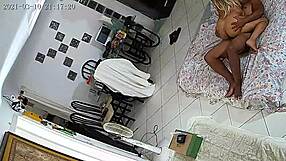 Corno Filma Esposa Sendo Esfolada Por Vários Machos E Por Todos Os Buracos