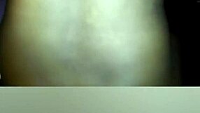 preta sentando com o rabo em massagem sensual