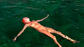 Gadis Kurus Flash Memek Cukur Basah Toket Kecil Luar Berani