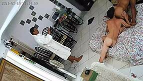 Corno Filma Esposa Sendo Esfolada Por Vários Machos E Por Todos Os Buracos