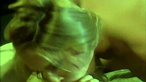 Lauren Phoenix își bagă degetele în pizdă în lenjerie