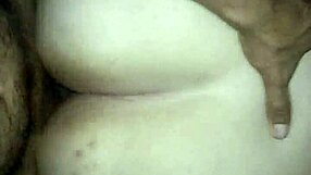 Amateur with a big ass showing off her curves