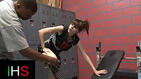 Black lover fucks swollen pussy in gym?