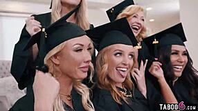 Caralho festa de formatura das milfs virou reverse gangbang do nada!
