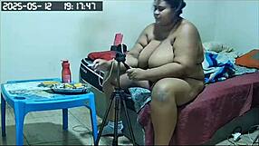 Stepsister gets recorded showing her ass to boyfriend in lingerie