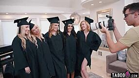 Caralho festa de formatura das milfs virou reverse gangbang do nada!