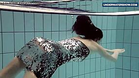 flashing my bright tits underwater gets everyone so turned on