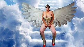 Mummo Carmen Angel, enkeleellinen GILF, syväimuroi hardcore-pillun helposti