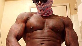 Hallelujah Johnson tilbeder kæmpe stor sort pik med snavset snak