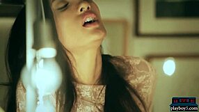 finger banging latina milf chloe amour as she pleases herself 😏