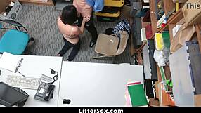 Penelope Reed fears big dick won't fit 😱