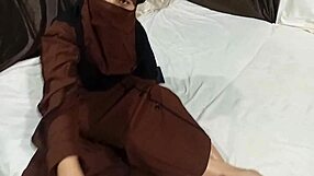 Hot Horny Muslim Didi Fucks Stepbrother On Bed After Lifting Hijab!