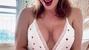 Milf guía masturbación con consolador