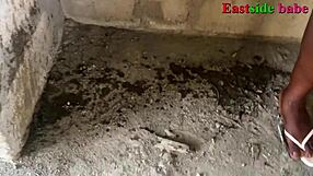 Afrikansk ebony milf knullas av hyresvärden i ofärdigt hus 😏