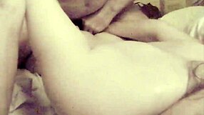 Beautiful milf reaches anal orgasm homemade