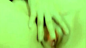 This hermosa flaquita is masturbating and showing her linda vagina