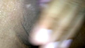 Cheerleaderka z tesno pičko jebana do orgazma in analni creampie