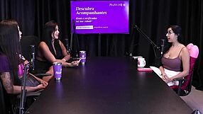 Morena safada viser de smukke patter og fitten efter at sige hun ville kneppe men mændene ikke kom og skåler for haderne - Renatinha Melo se på sheer rød