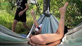 Happy Satisfaciendose En La Hamaca Al Aire Libre En La Naturaleza La Mancha España