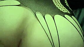 am plecat de la serviciu și era așa de excitată, crezi că ar trebui s-o fut în cur?