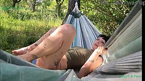 Happy Satisfaciendose En La Hamaca Al Aire Libre En La Naturaleza La Mancha España