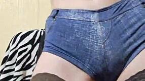 Mistress Elza Kom very hot with small waist