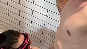 Pokazanie kutasa w łazience przygoda część 2 sperma na twarzy