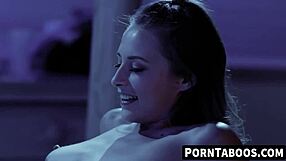 v tej porntaboos sceni raziskujem Kyler Quinnino telo z rimjobom in deepthroat pred polnjenjem njene pičke s spermo