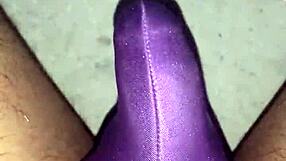 Uživam v varnem seksu s partnerko in kondomom v intimnih trenutkih