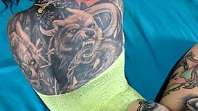 Naty Loka e Carmona, tattooed Latina slut, starts hardcore porn with big ass 😈