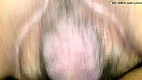 Saya kagum sama memek berbulu alami istri dan tekstur krim